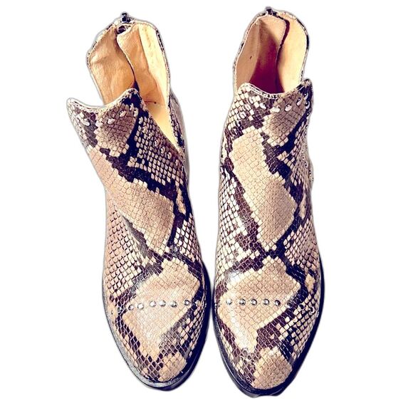 Steve Madden size 5.5  style Conspire snakeskin zip back 2” heel silver studs - Picture 3 of 10